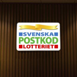 ../media-library_1080x1080/Svensk_postkod_lotteriet_ljuslada_receptionsskylt_10mm_transparent_akrylfront_3.jpg